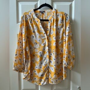 NYDJ Pintuck Blouse with 3/4 sleeves. Size Medium. Yellow w/off-white flowers.